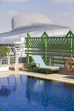 Golden Tulip Suites Hotel Dubai