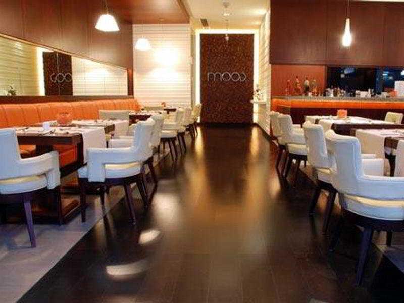Hotel Golden Tulip Suites 3*