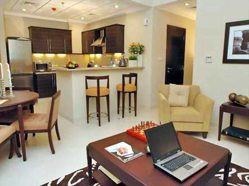 Golden Tulip Suites Hotel 3*